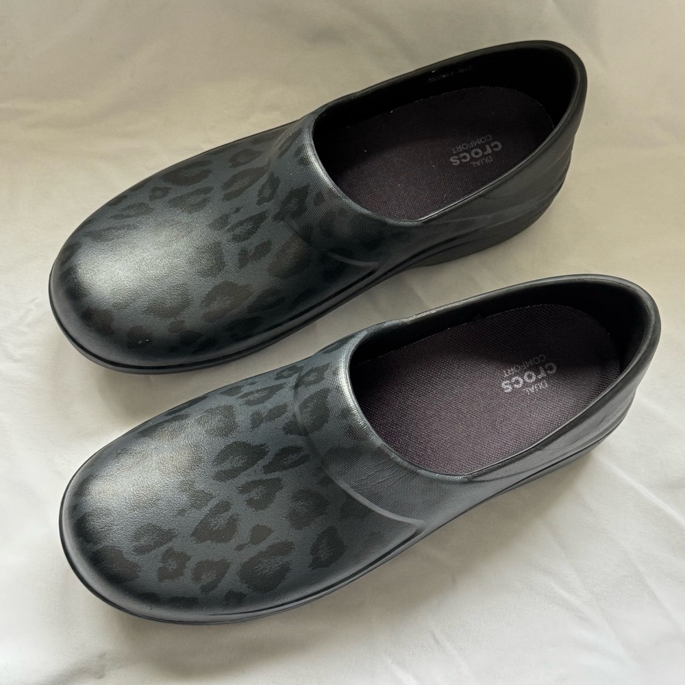 CROCS Black Slip-On with Leopard Pattern Women’s Size 11